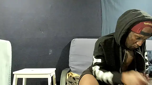 Snapshot of iBreakHeartz chatting on 01/02/25, 03:05 iBreakHeartz online show from 01/02/25, 03:05