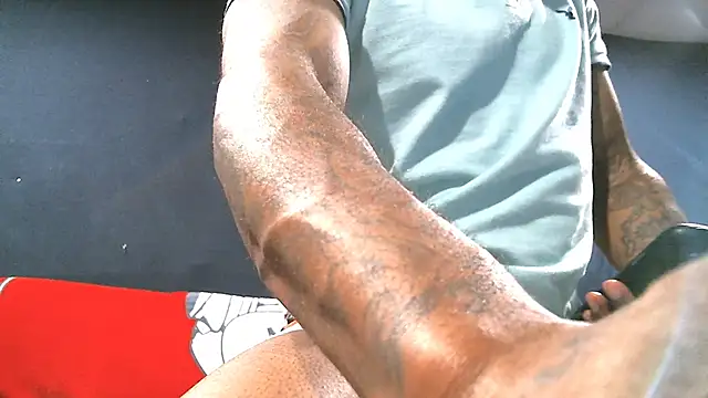 Snapshot of iBreakHeartz chatting on 01/17/25, 03:45 iBreakHeartz online show from 01/17/25, 03:45