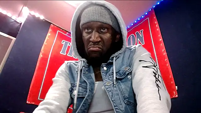 Snapshot of iBreakHeartz chatting on 11/05/25, 03:50 iBreakHeartz online show from 11/05/25, 03:50