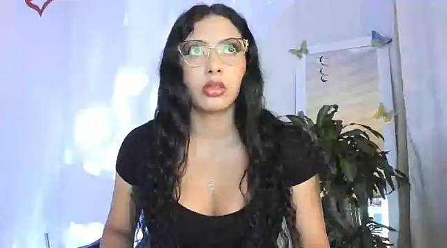 kirasofia online show from 02/25/25, 03:52