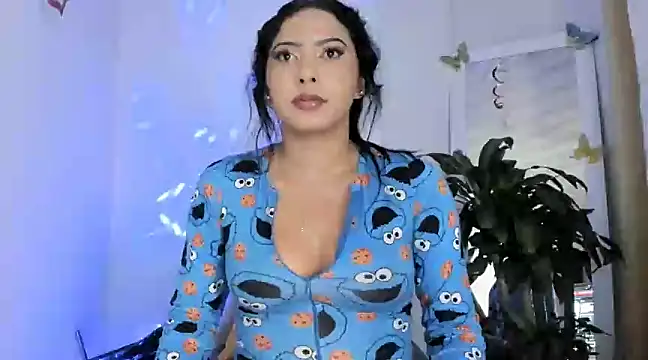 kirasofia online show from 02/28/25, 04:10