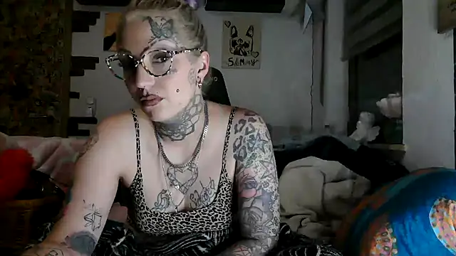 RoxxyInk online show from 06/01/26, 10:44