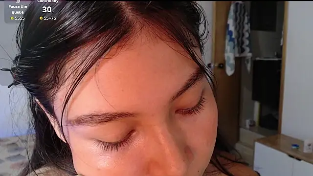 Snapshot of evolet01 chatting on 10/25/25, 09:53 evolet01 online show from 10/25/25, 09:53