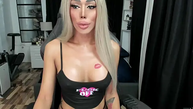 Snapshot of Forever_MissCandace chatting on 11/27/25, 06:54 Forever MissCandace online show from 11/27/25, 06:54