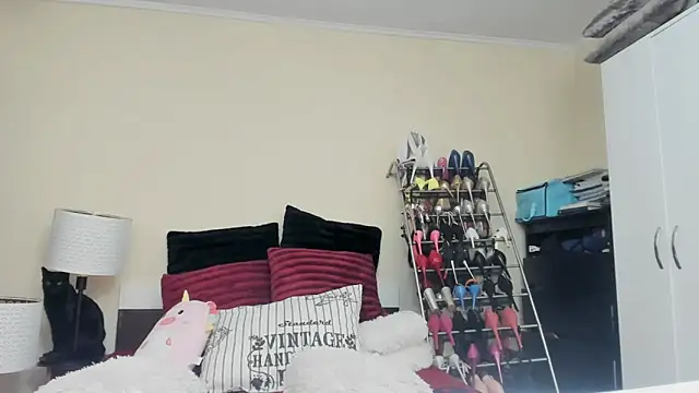 juliahayessxx online show from 02/10/25, 08:00