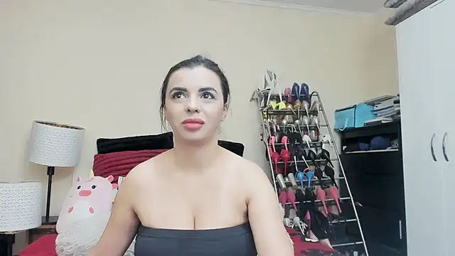 juliahayessxx online show from 02/13/25, 08:45