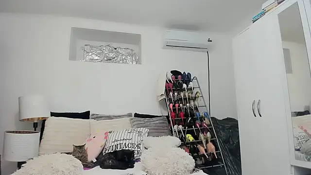 Snapshot of juliahayessxx chatting on 11/11/25, 07:03 juliahayessxx online show from 11/11/25, 07:03