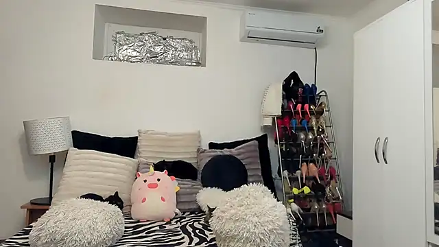 Snapshot of juliahayessxx chatting on 12/02/25, 06:47 juliahayessxx online show from 12/02/25, 06:47