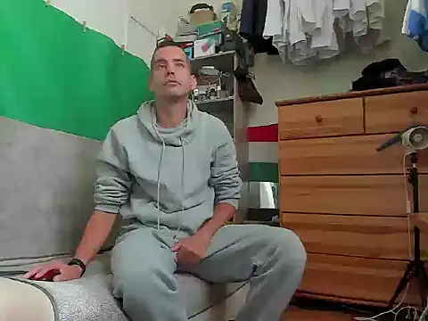 Snapshot of viraglaci18@xh chatting on 10/03/25, 01:08 viraglaci18xh online show from 10/03/25, 01:08