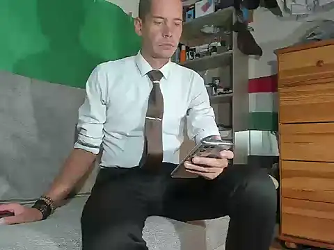 Snapshot of viraglaci18@xh chatting on 10/04/25, 02:37 viraglaci18xh online show from 10/04/25, 02:37