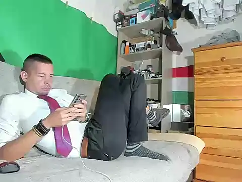 Snapshot of viraglaci18@xh chatting on 10/05/25, 04:05 viraglaci18xh online show from 10/05/25, 04:05