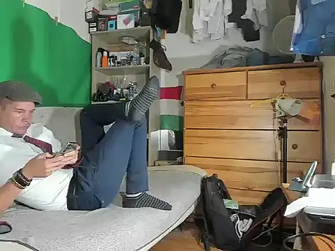 Snapshot of viraglaci18@xh chatting on 10/08/25, 06:16 viraglaci18xh online show from 10/08/25, 06:16