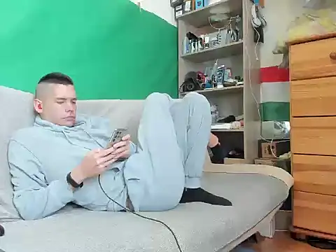 Snapshot of viraglaci18@xh chatting on 10/31/25, 11:22 viraglaci18xh online show from 10/31/25, 11:22