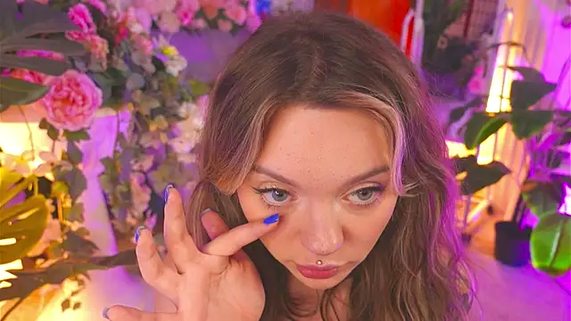 Snapshot of KristaBrooks chatting on 11/03/25, 02:18 KristaBrooks online show from 11/03/25, 02:18