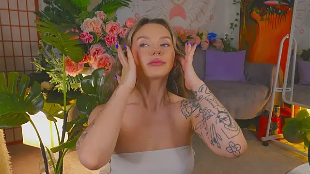 Snapshot of KristaBrooks chatting on 11/08/25, 02:50 KristaBrooks online show from 11/08/25, 02:50