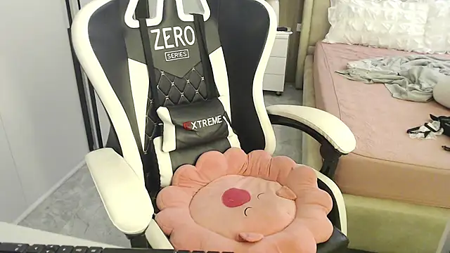 Snapshot of Hanako_love chatting on 09/19/25, 03:34 Hanako love online show from 09/19/25, 03:34