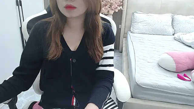 Snapshot of Hanako_love chatting on 11/02/25, 03:36 Hanako love online show from 11/02/25, 03:36