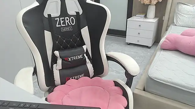 Snapshot of Hanako_love chatting on 11/09/25, 03:54 Hanako love online show from 11/09/25, 03:54