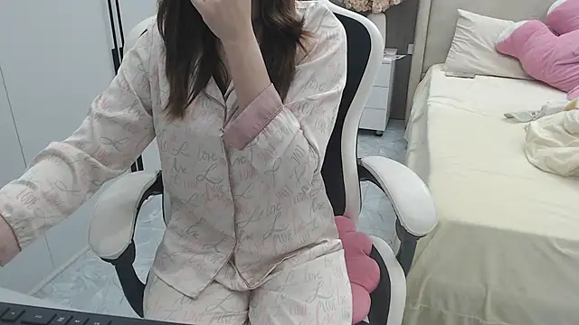 Snapshot of Hanako_love chatting on 12/01/25, 11:43 Hanako love online show from 12/01/25, 11:43