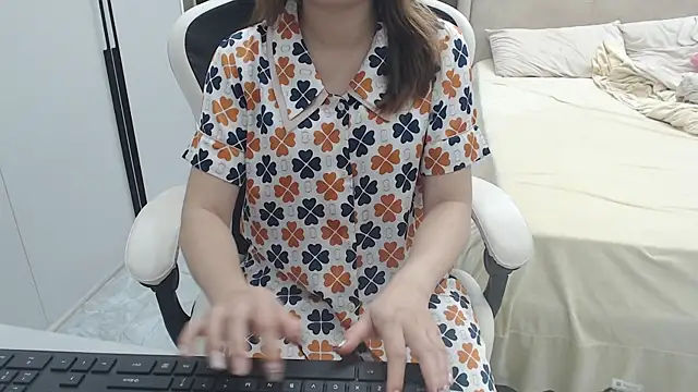 Snapshot of Hanako_love chatting on 12/02/25, 03:40 Hanako love online show from 12/02/25, 03:40