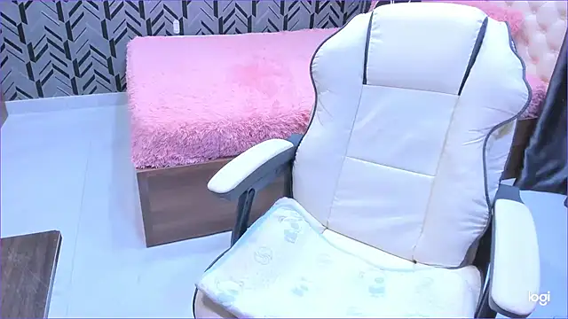 Snapshot of Toyota_Motor_Corporation chatting on 09/23/25, 11:19 Toyota Motor Corporation online show from 09/23/25, 11:19