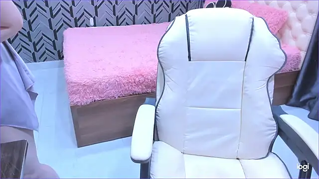 Snapshot of Toyota_Motor_Corporation chatting on 09/27/25, 11:21 Toyota Motor Corporation online show from 09/27/25, 11:21