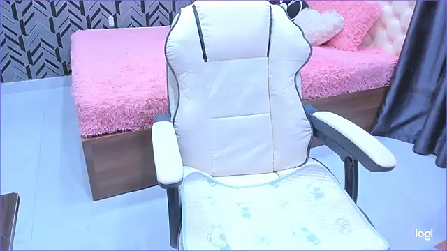 Snapshot of Toyota_Motor_Corporation chatting on 09/28/25, 11:21 Toyota Motor Corporation online show from 09/28/25, 11:21