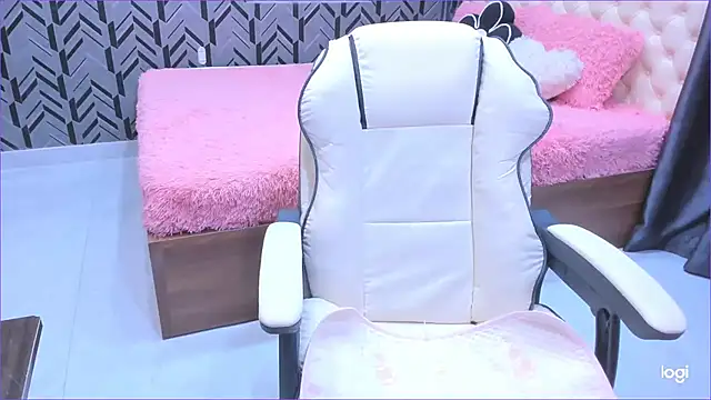 Snapshot of Toyota_Motor_Corporation chatting on 10/06/25, 11:13 Toyota Motor Corporation online show from 10/06/25, 11:13