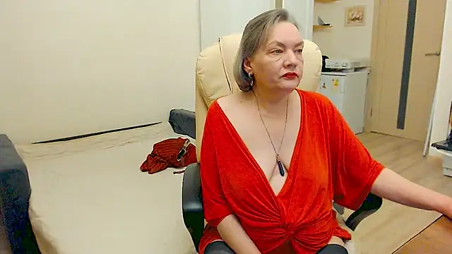 Snapshot of MomJaneSex chatting on 11/26/25, 11:06 MomJaneSex online show from 11/26/25, 11:06