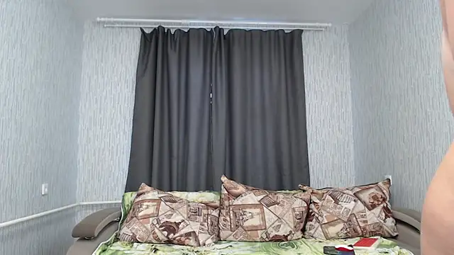 Snapshot of BELBIG chatting on 11/20/25, 04:23 BELBIG online show from 11/20/25, 04:23