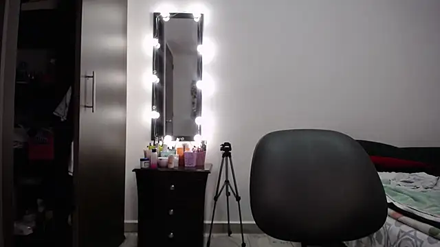 zoe hotxxx online show from 02/17/25, 05:32