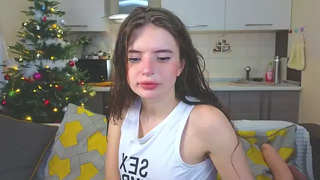 Snapshot of Naughty_Alice chatting on 12/15/24, 01:00 Naughty Alice online show from 12/15/24, 01:00