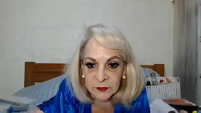 awild kitten online show from 06/07/26, 10:41