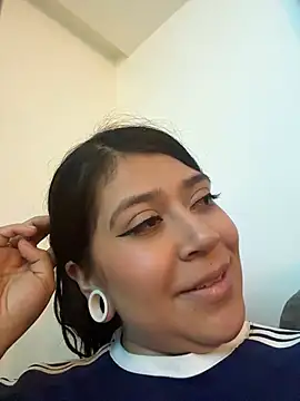 Snapshot of emilyjohanson chatting on 04/21/26, 01:42 emilyjohanson online show from 04/21/26, 01:42