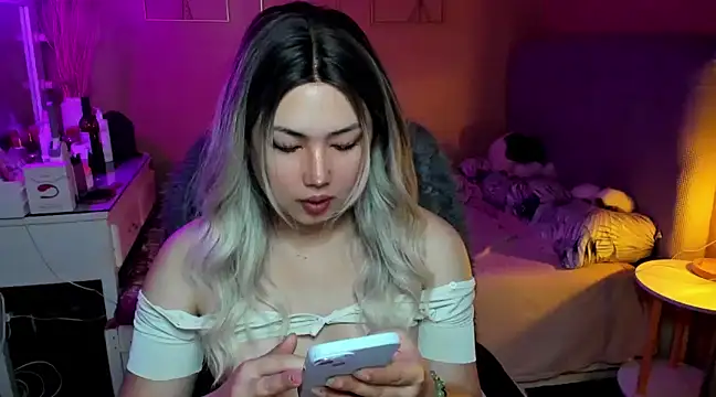 HOTnWILDalice online show from 01/13/25, 05:55