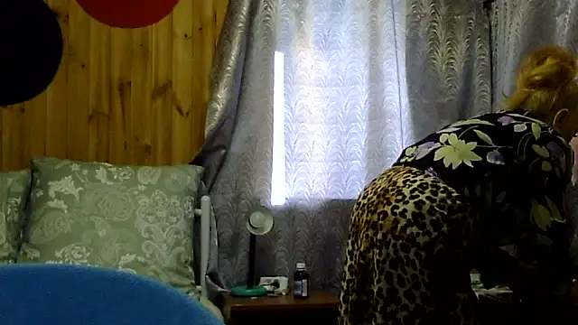 Snapshot of Emma52610 chatting on 09/26/25, 11:14 Emma52610 online show from 09/26/25, 11:14