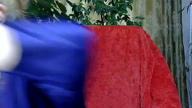 Snapshot of Emma52610 chatting on 11/12/25, 12:27 Emma52610 online show from 11/12/25, 12:27