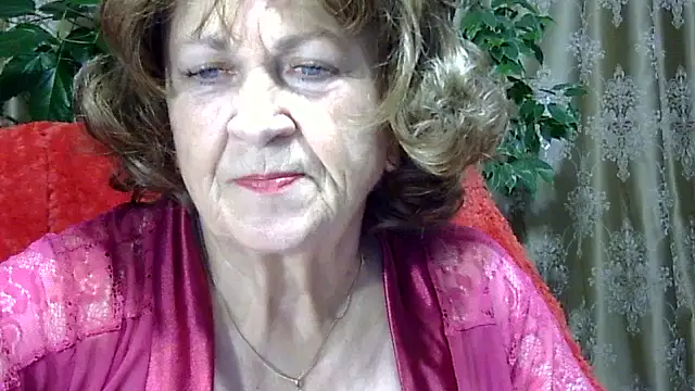 Snapshot of Emma52610 chatting on 11/23/25, 12:38 Emma52610 online show from 11/23/25, 12:38