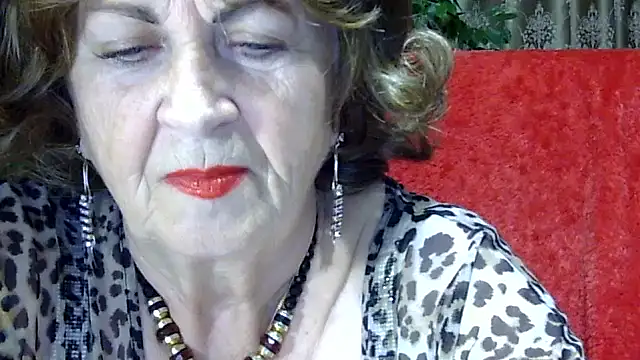 Snapshot of Emma52610 chatting on 11/30/25, 03:27 Emma52610 online show from 11/30/25, 03:27