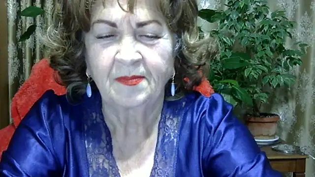 Snapshot of Emma52610 chatting on 12/20/25, 05:20 Emma52610 online show from 12/20/25, 05:20