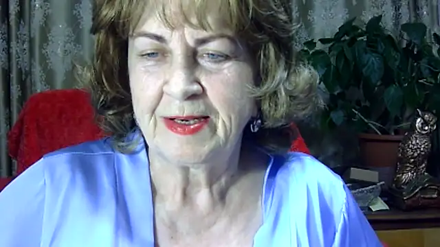 Snapshot of Emma52610 chatting on 04/15/26, 04:47 Emma52610 online show from 04/15/26, 04:47
