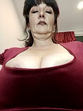 Snapshot of FireWoman chatting on 10/17/25, 11:29 FireWoman online show from 10/17/25, 11:29