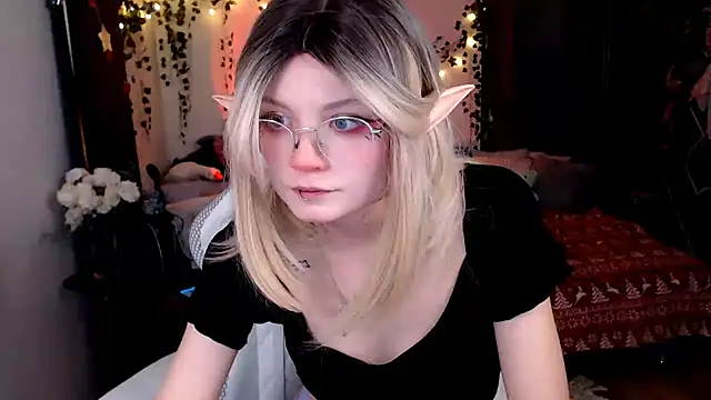 Snapshot of MissToree chatting on 12/23/24, 08:03 MissToree online show from 12/23/24, 08:03