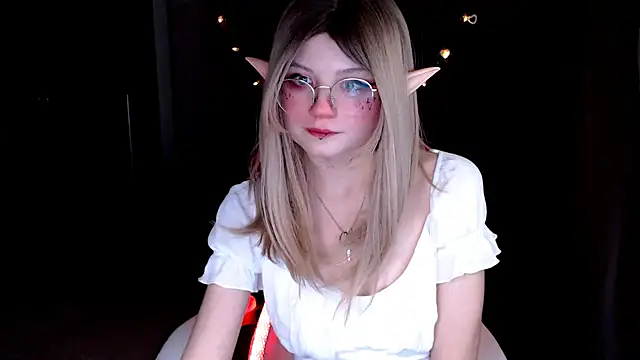 Snapshot of MissToree chatting on 01/12/25, 11:04 MissToree online show from 01/12/25, 11:04