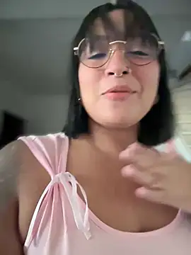 Snapshot of DannaaMeliza chatting on 12/21/24, 12:06 DannaaMeliza online show from 12/21/24, 12:06