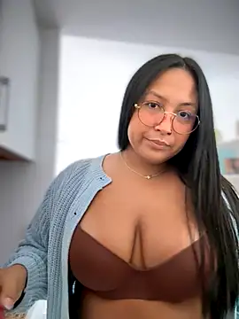 DannaaMeliza online show from 10/27/25, 10:52