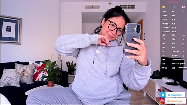 DannaaMeliza online show from 11/14/25, 10:47