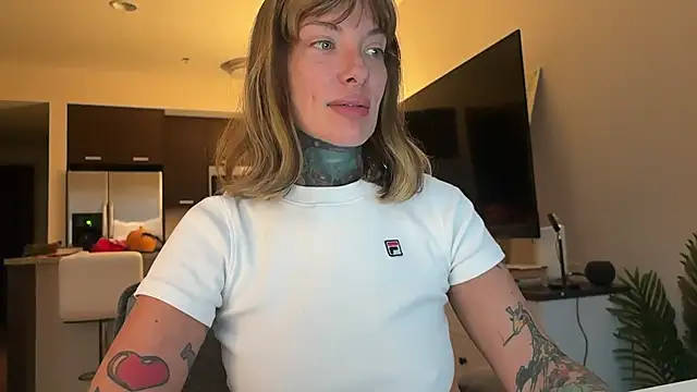 Snapshot of airgeadx chatting on 11/04/25, 08:52 airgeadx online show from 11/04/25, 08:52