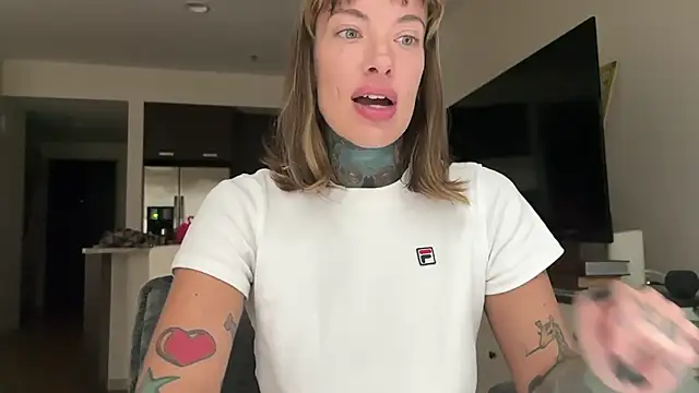 Snapshot of airgeadx chatting on 11/08/25, 03:01 airgeadx online show from 11/08/25, 03:01