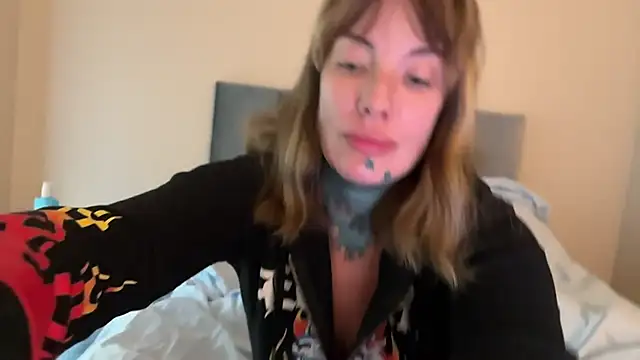 Snapshot of airgeadx chatting on 11/17/25, 07:41 airgeadx online show from 11/17/25, 07:41